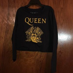 Long sleeve crop top with queen print